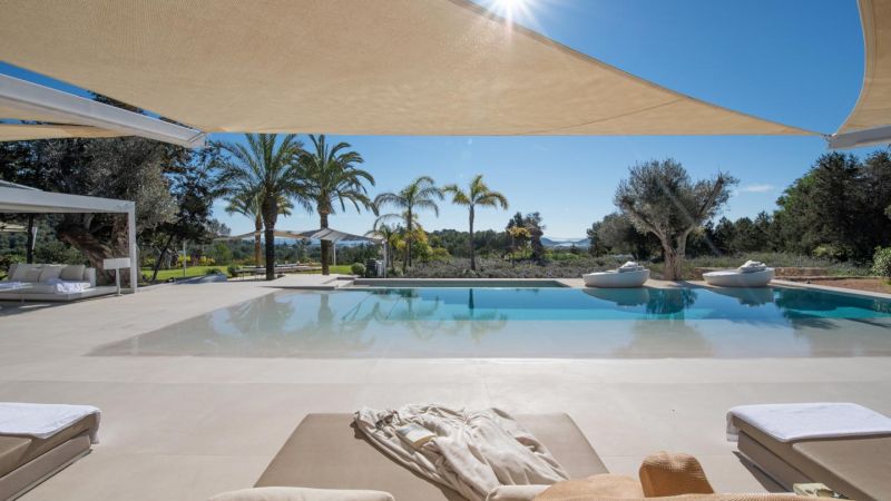Exclusiva villa con vistas al mar situada en Ibiza