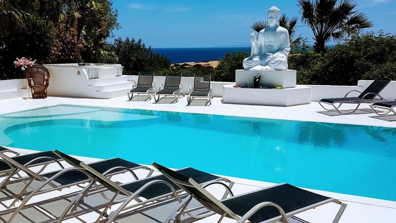 Preciosa villa con vistas al mar en Talamanca - Ibiza.