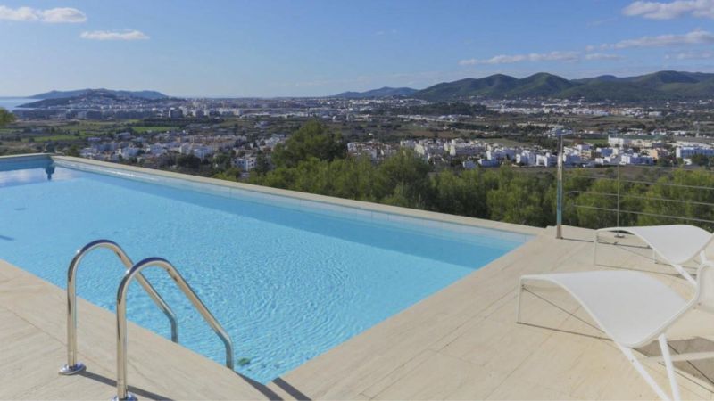 Villa con vistas al mar en la zona más exclusiva de Ibiza.