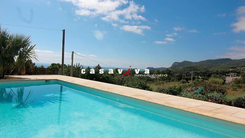 Casa independiente con piscina situada en Es Cubells - San José