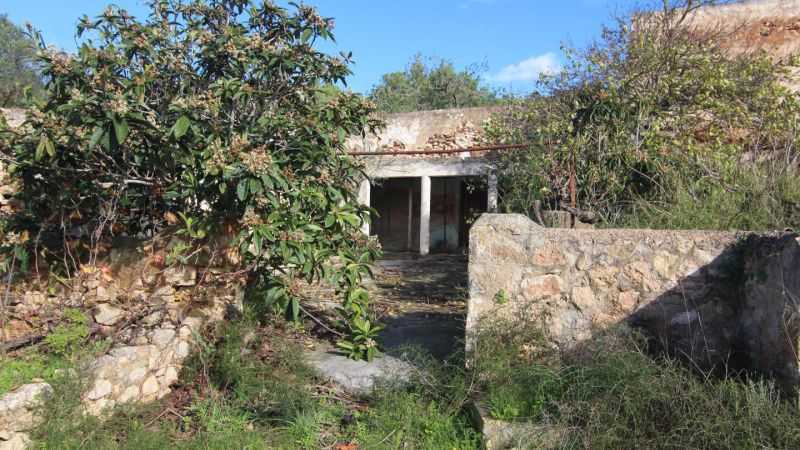 Finca con casa payesa en ruina situada en San Lorenzo - Ibiza