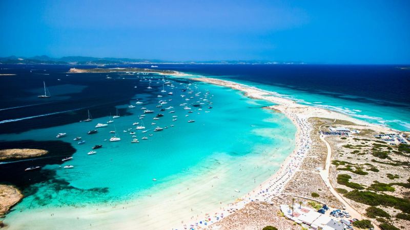 Ubicación Inmejorable en Formentera: Tres Fincas Disponibles