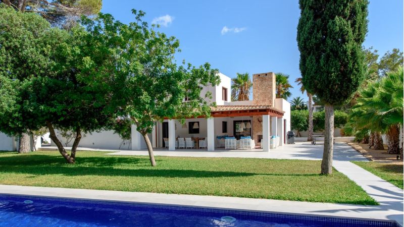 Villa reformada con exquisito gusto situada en San José - Ibiza
